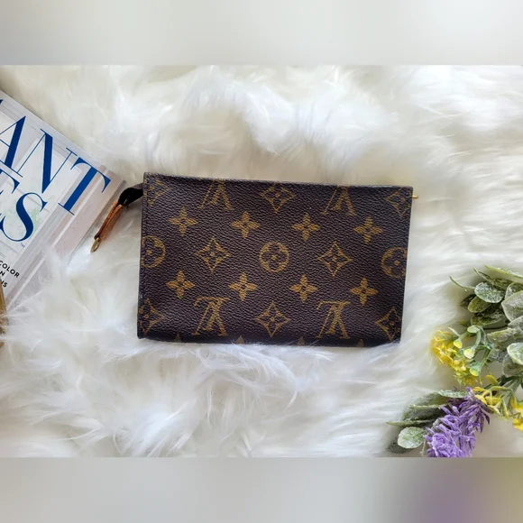 SOLD Louis Vuitton Bucket PM Pouch - Picture 2 of 10